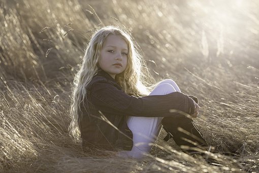 Selbstbewusste Kinder Kinder ermutigen Kinder mit Selbstvertrauen Glückliche Kinder